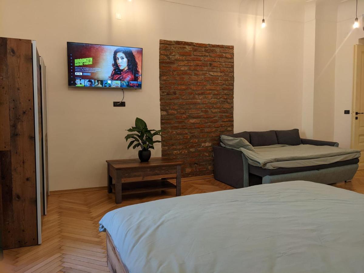 The Industrique Home - 3 Bedroom Apartment Timisoara Exterior photo